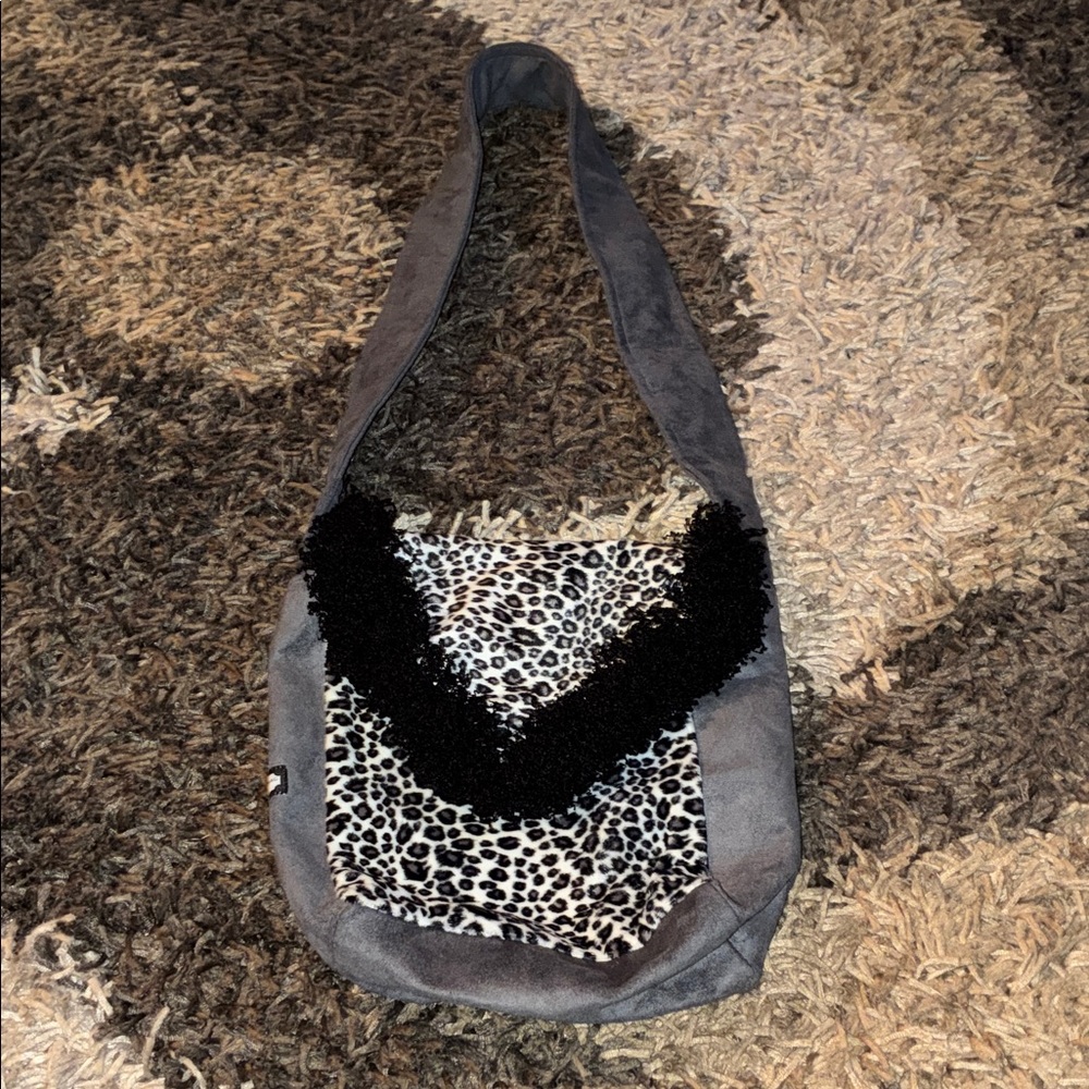 Two chicks and a bag, Stylish Gray and Black Leopard Print Women's Bag